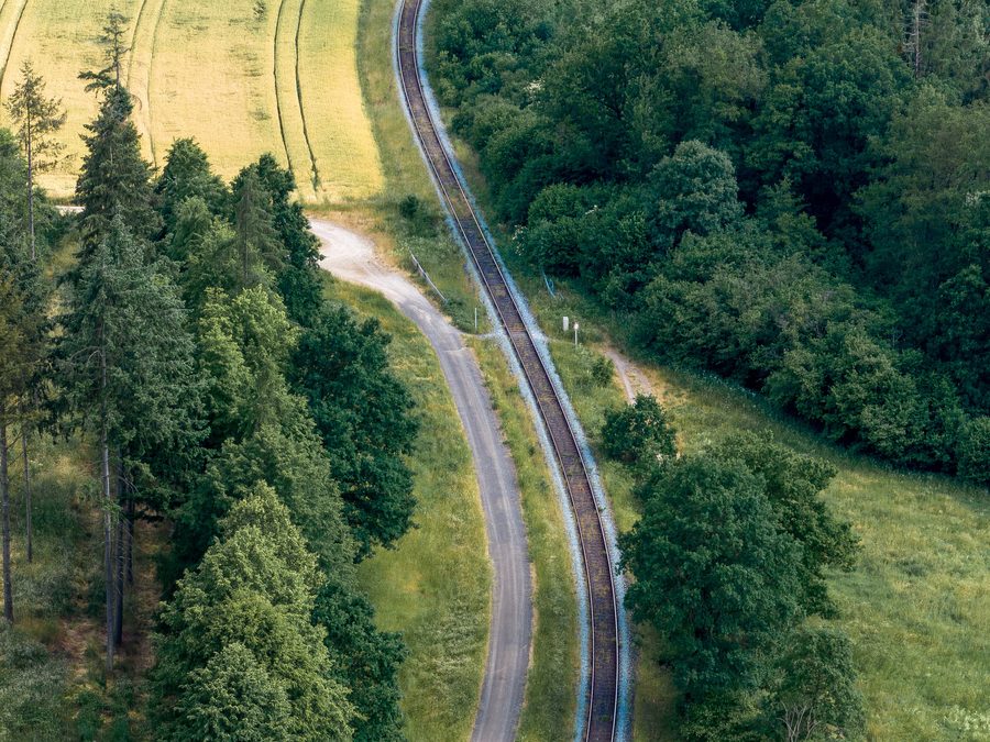 Luftbild der Bahnstrecke zwischen Baunach und Reckendorf in Oberfranken