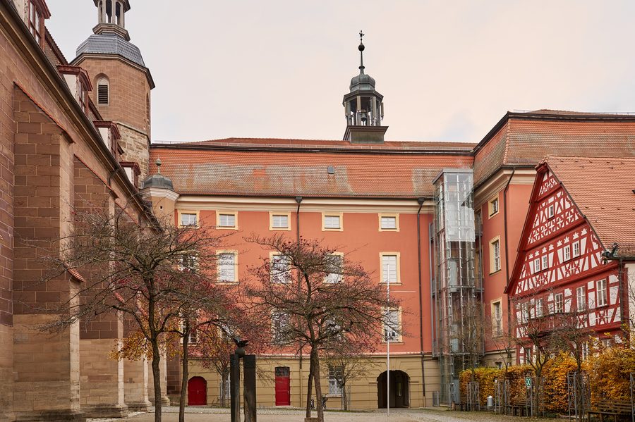 Piazza Dr.-Martin-Luther con la chiesa di St. Kilian e il municipio a Bad Windsheim