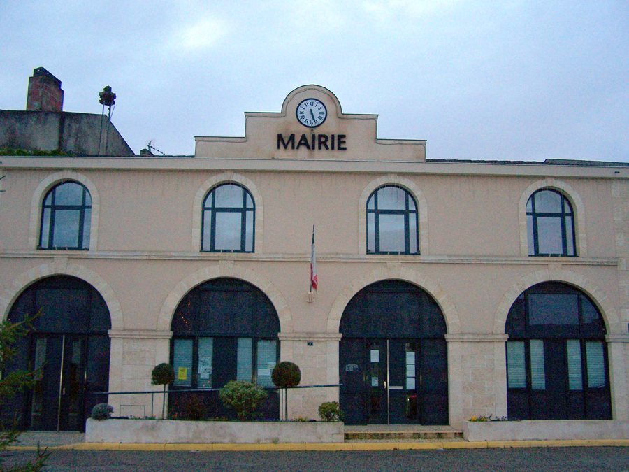File:Cocumont Mairie.jpg