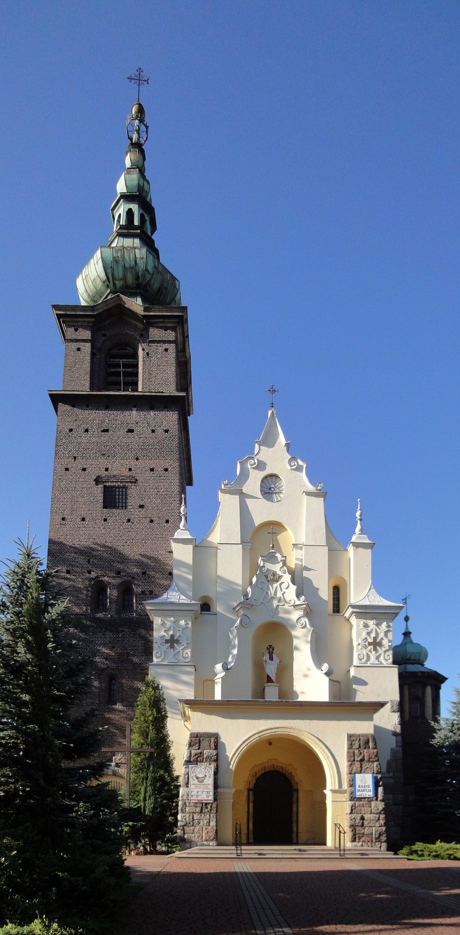 Kościół św. Antoniego w Wojkowicach, widok od strony ulicy Sobieskiego