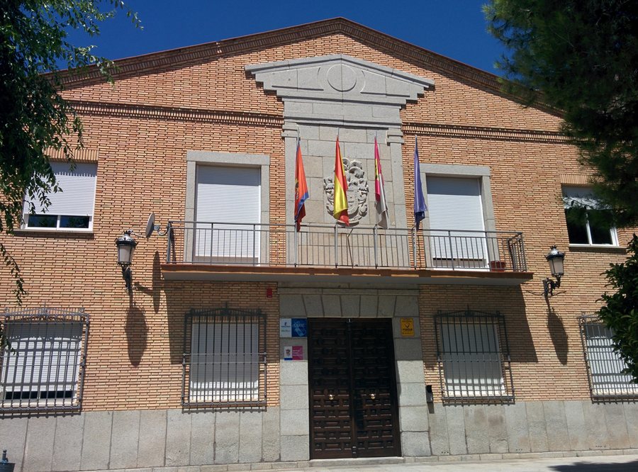 File:Ayuntamiento de Alameda de la Sagra.jpg