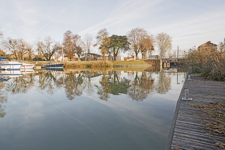 File:Canal de Montech - Montauban - Port Canal - L'écluse.jpg