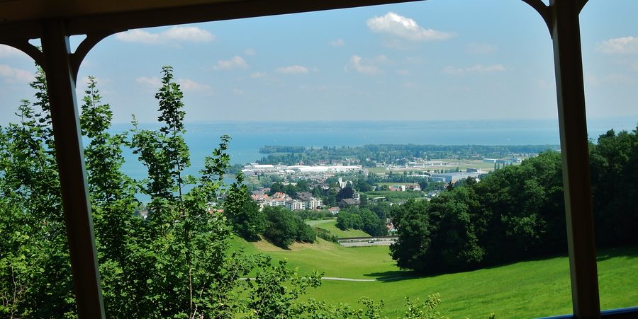 Blick auf die Rorschacher Bucht des Bodensees aus der Bahn von Rorschach nach Heiden