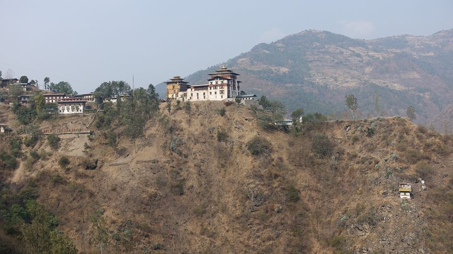 Trashigang Dzong, eine Klosterburg über dem Gamri-Fluss in Bhutan