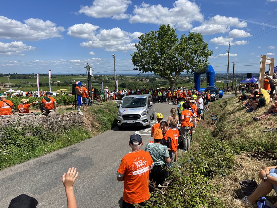 File:Avant Passage Étape 12 Tour France 2023 Route Darroux - La Chapelle-de-Guinchay (FR71) - 2023-07-13 - 10.jpg