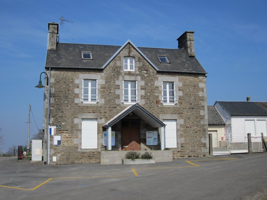 File:La Chapelle-Cécelin - Mairie.JPG
