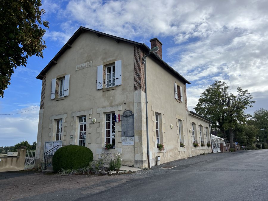 File:Mairie - Montambert (FR58) - 2023-09-22 - 1.jpg