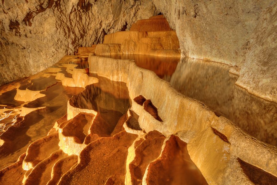 Formazioni calcaree nella grotta di Stopića presso Zlatibor