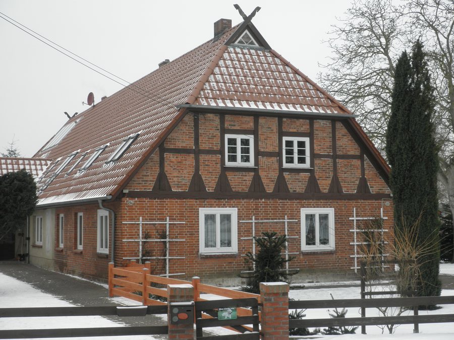 File:Reimershagen Siedlungshaus.JPG