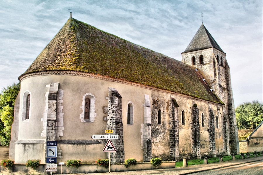File:Eglise Molinons.jpg