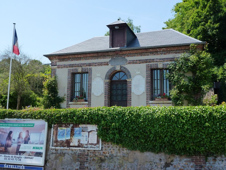 File:Ajou (Eure, Fr) mairie.JPG