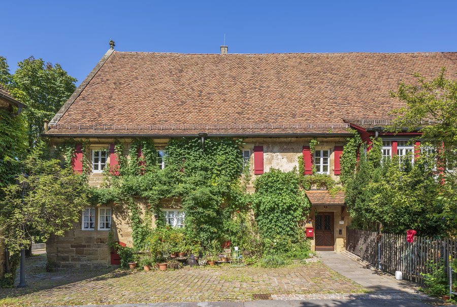 File:Oberderdingen - Ortskern - Amthof - Pfarrhaus - Ansicht von SSW (1).jpg