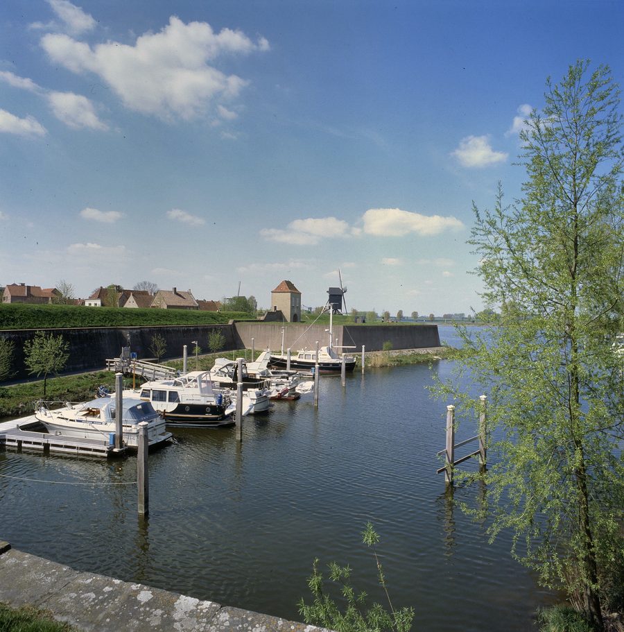 Befestigungsanlagen von Heusden mit Hafen und Wasserpoort