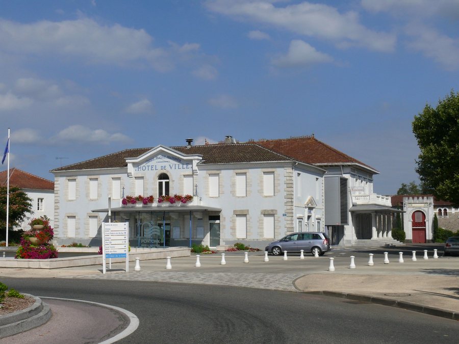 File:Pontonx-sur-l'Adour - Mairie.jpg