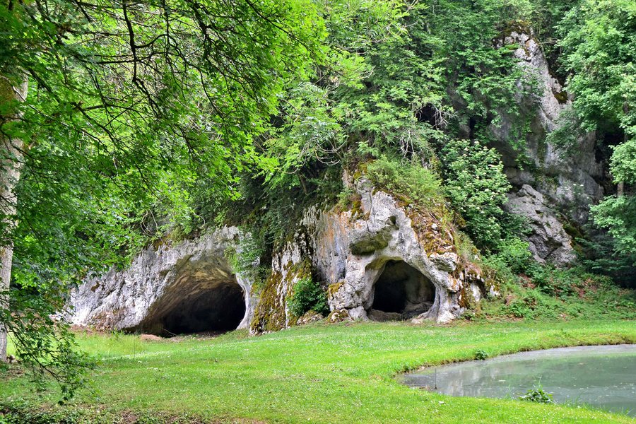 File:Oberlarg, grotte de Mannlefelsen.jpg