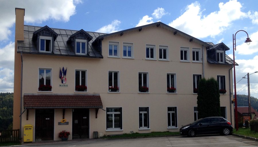 File:La Chaux-du-Dombief - 2014 - (2).JPG