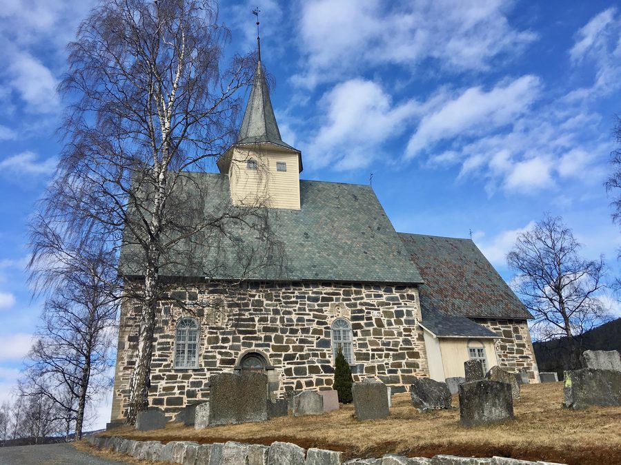 Slidredomen, die mittelalterliche Steinkirche in Vestre Slidre