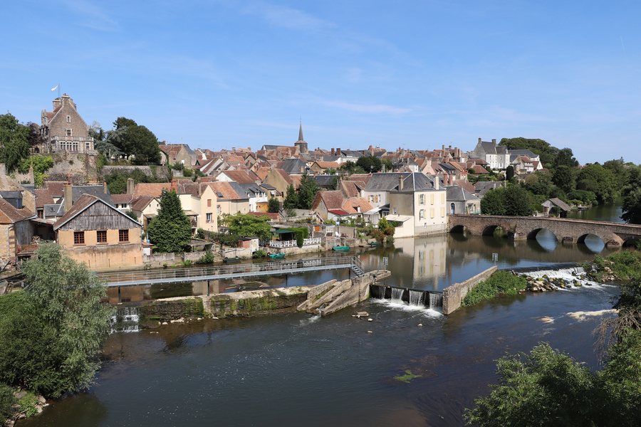 File:Beaumont sur Sarthe, vue générale.jpg