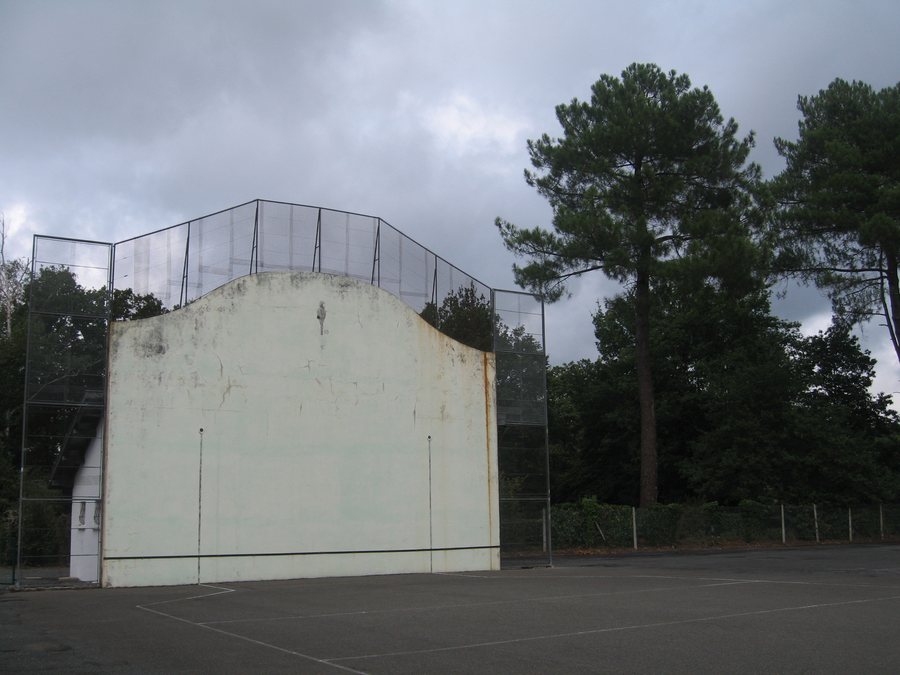File:Fronton Saint-Martin-de-Seignanx 07.jpg