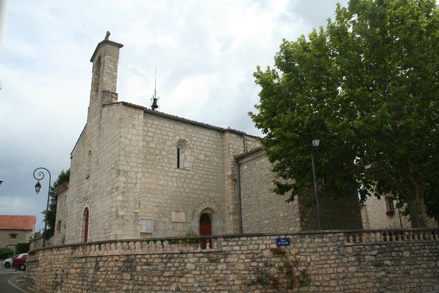 File:Saint-Privat-des-Vieux eglise vue générale.JPG