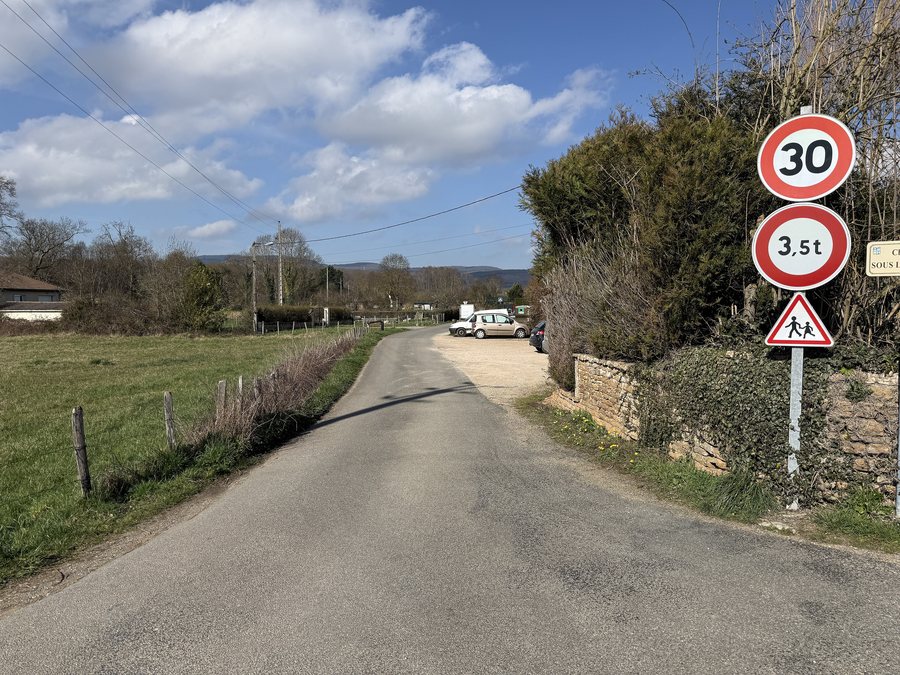 File:Chemin Sous Ville - Saint-Maurice-de-Satonnay (FR71) - 2026-03-02 - 1.jpg