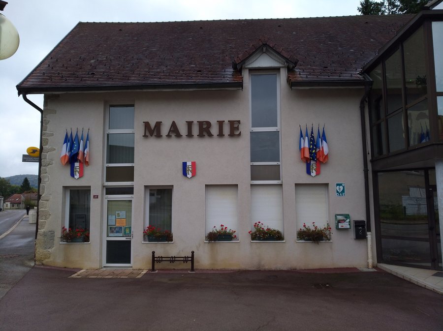 File:Dompierre-sur-Mont - Mairie.jpg