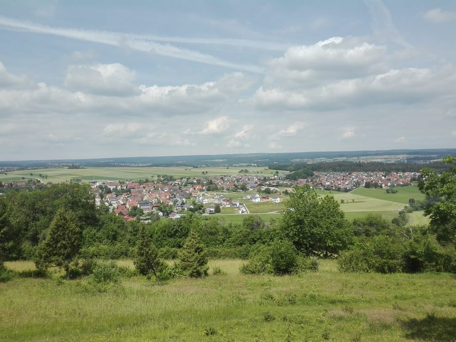 Blick vom Egenhäuser Kapf auf Egenhausen und die umliegende Landschaft