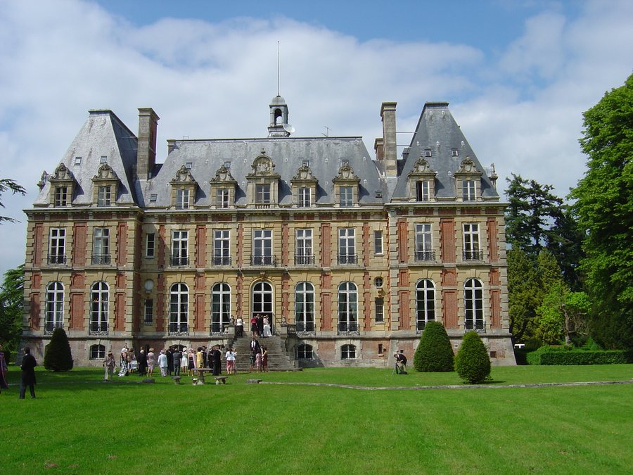 File:Chateau de la Ferte-Frenel Orne 04.jpg