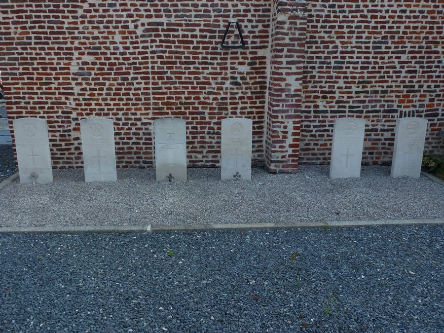 File:Saméon (Nord, Fr) CWCG war graves.JPG