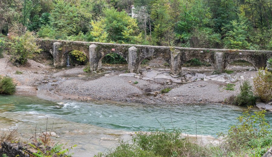 File:Aqueduc de Saint-Laurent-le-Minier (8) (cropped).jpg