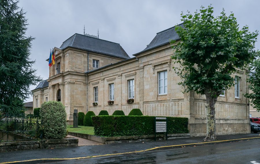 File:Town hall of Mirande (4).jpg