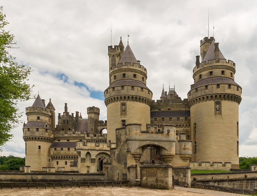 File:Château de Pierrefonds exterior Oise.jpg