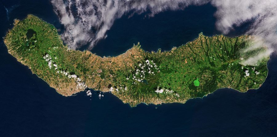Vista satellitare dell’isola vulcanica di São Miguel nelle Azzorre