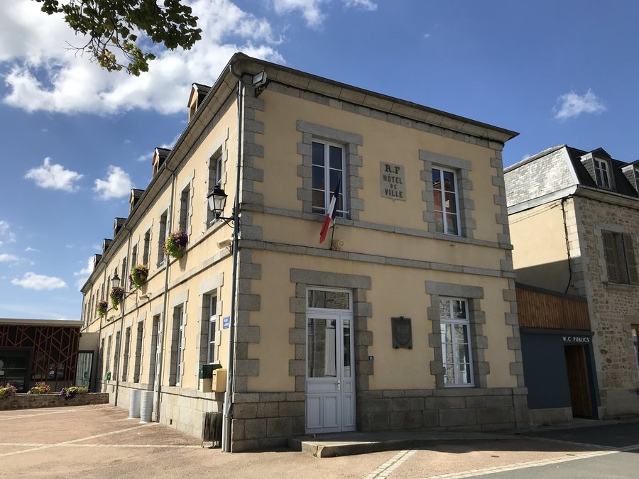 File:Auzances - Mairie.jpg