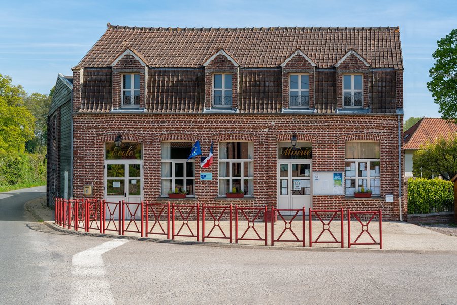 File:Senlecques - Mairie.jpg