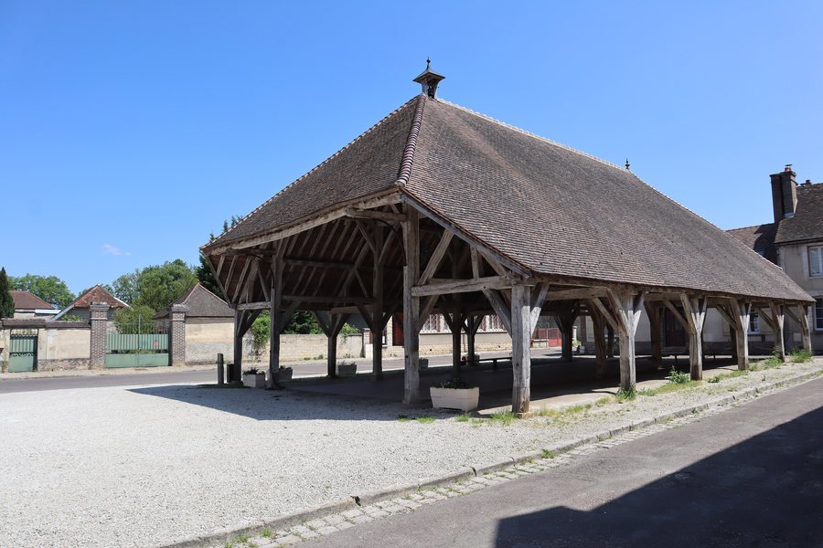 File:Estissac (10) Halle - 01.jpg