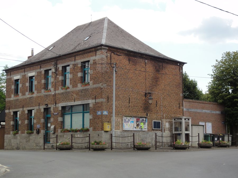 File:Éclaibes (Nord, Fr) mairie-école.jpg
