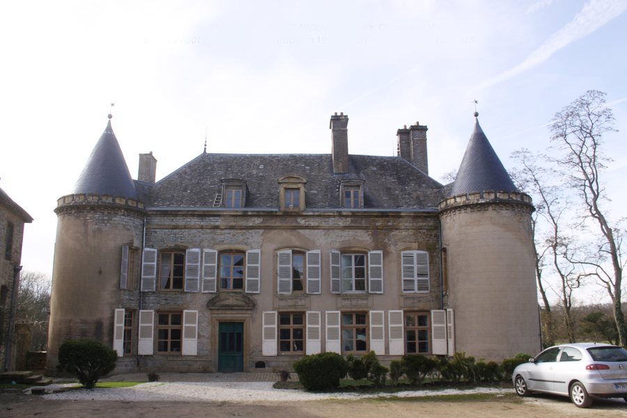 File:Glaire Château de Villette - Photo Francis Neuvens lesardennesvuesdusol.fotoloft.fr jpg.jpg