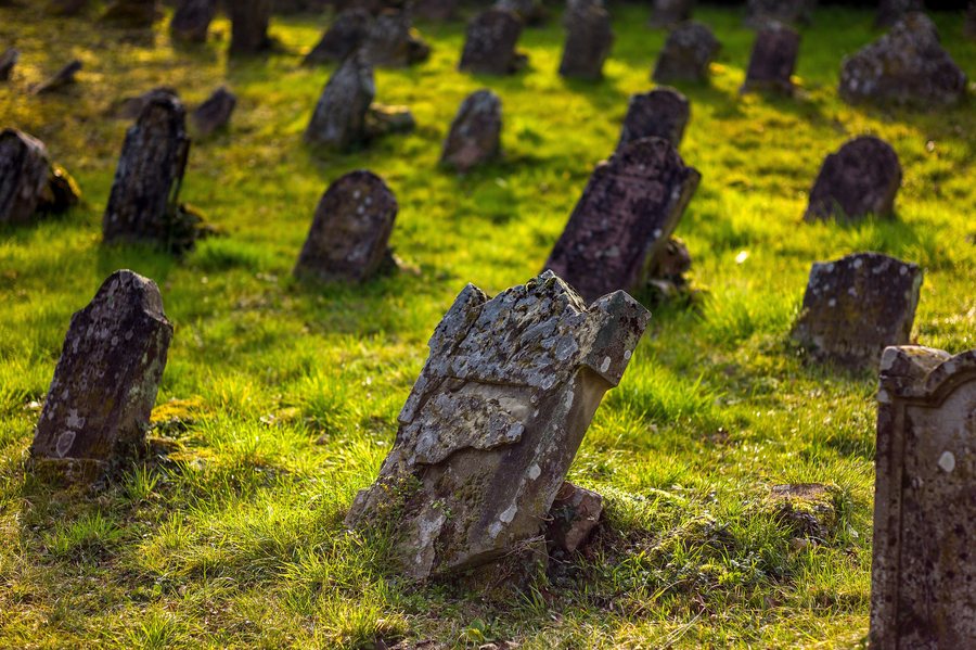 File:Cimetière israélite de Jungholtz (25940747785).jpg
