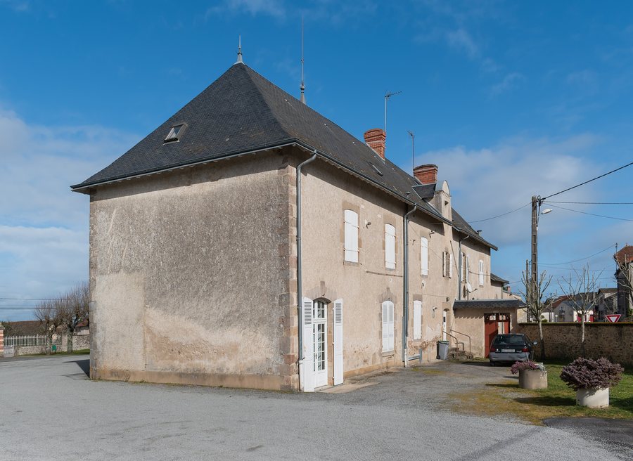 File:Town hall of Saint-Leger-Magnazeix (3).jpg