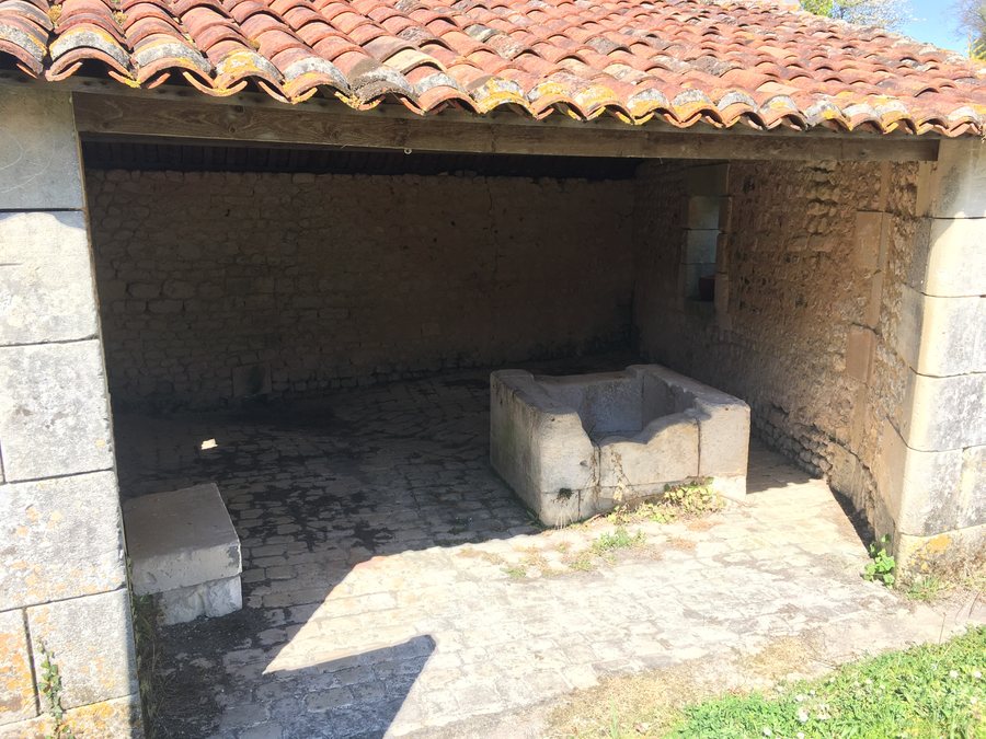 File:Saint-Preuil (16) - Lavoir de Puymerle.jpg