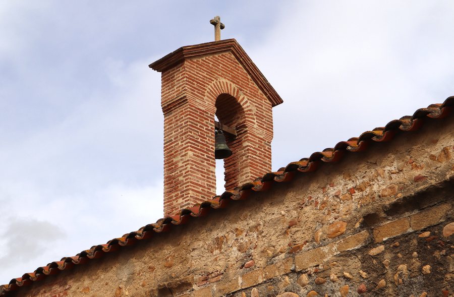 File:Saleilles Chapelle Saint-Étienne bell gable.jpg