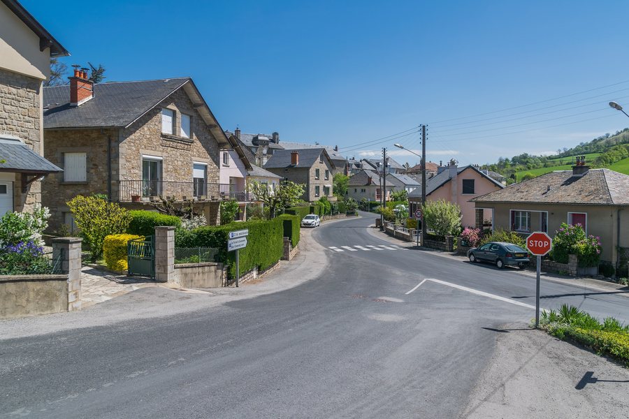File:Crossroads in Severac-le-Chateau.jpg