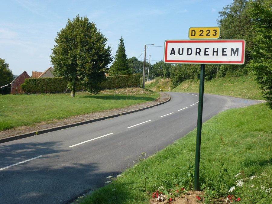 File:Audrehem (Pas-de-Calais) city limit sign.JPG