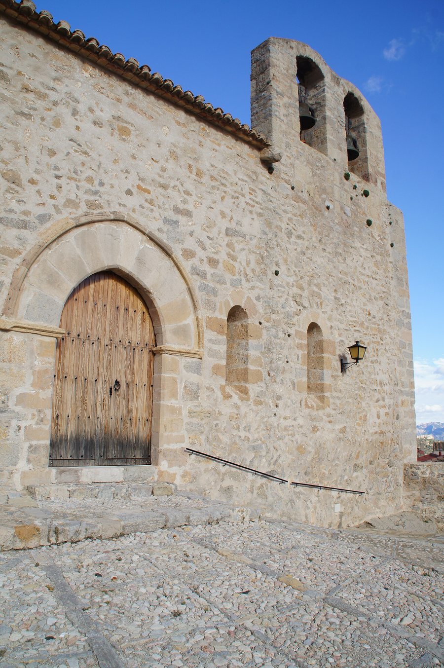 File:Antiga església parroquial de la Nativitat de Santa Maria (Paüls).jpg