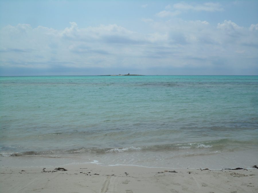 Peterson Cay National Park mit vorgelagerten Korallenriffen vor Grand Bahama