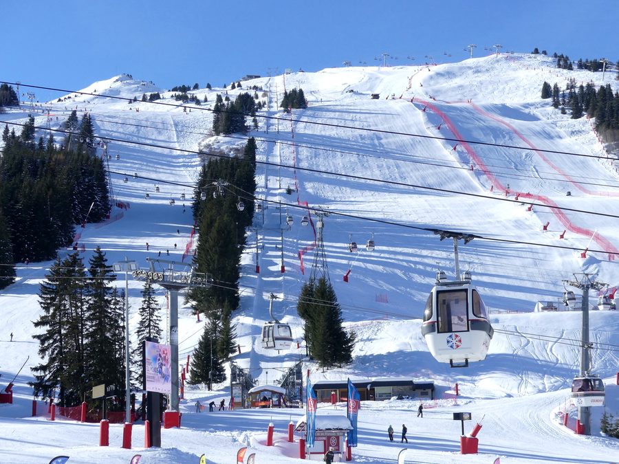 Skihänge auf der Loze-Seite, gesehen von Courchevel 1850 in Savoie