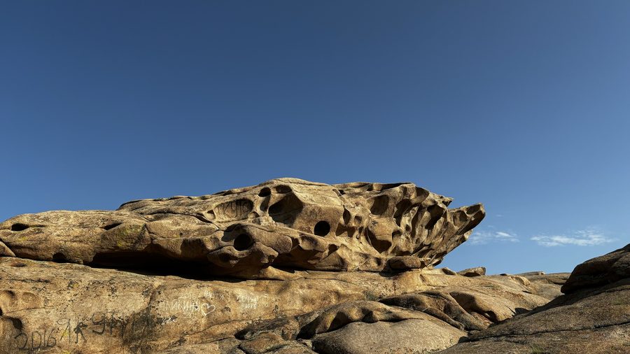 Felslandschaft des Bektau-Ata in der Qaraghandy-Region
