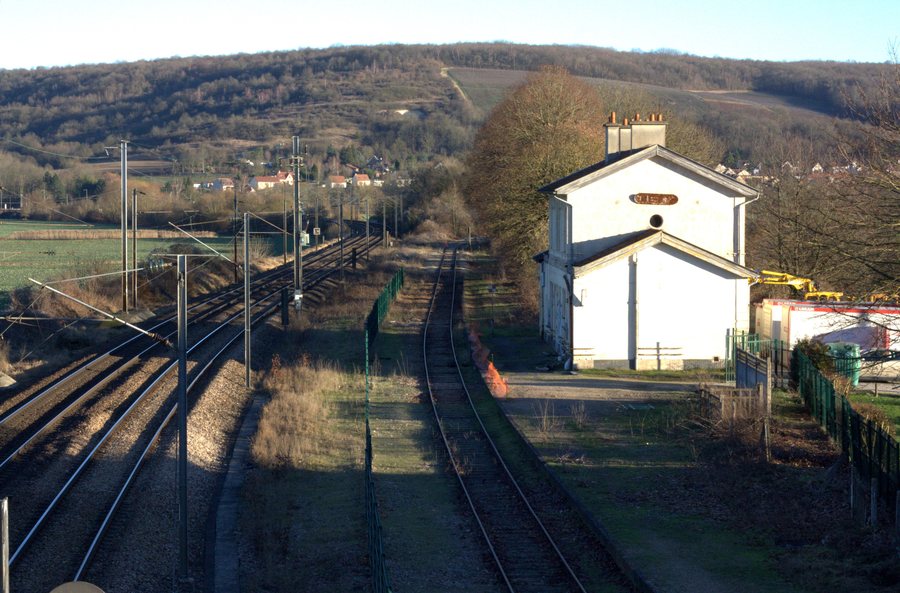 File:Gare de Mézy-Moulins - Voies.jpg