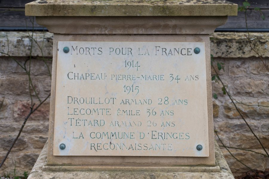 File:Eringes-Détail-MonumentAuxMorts.jpg